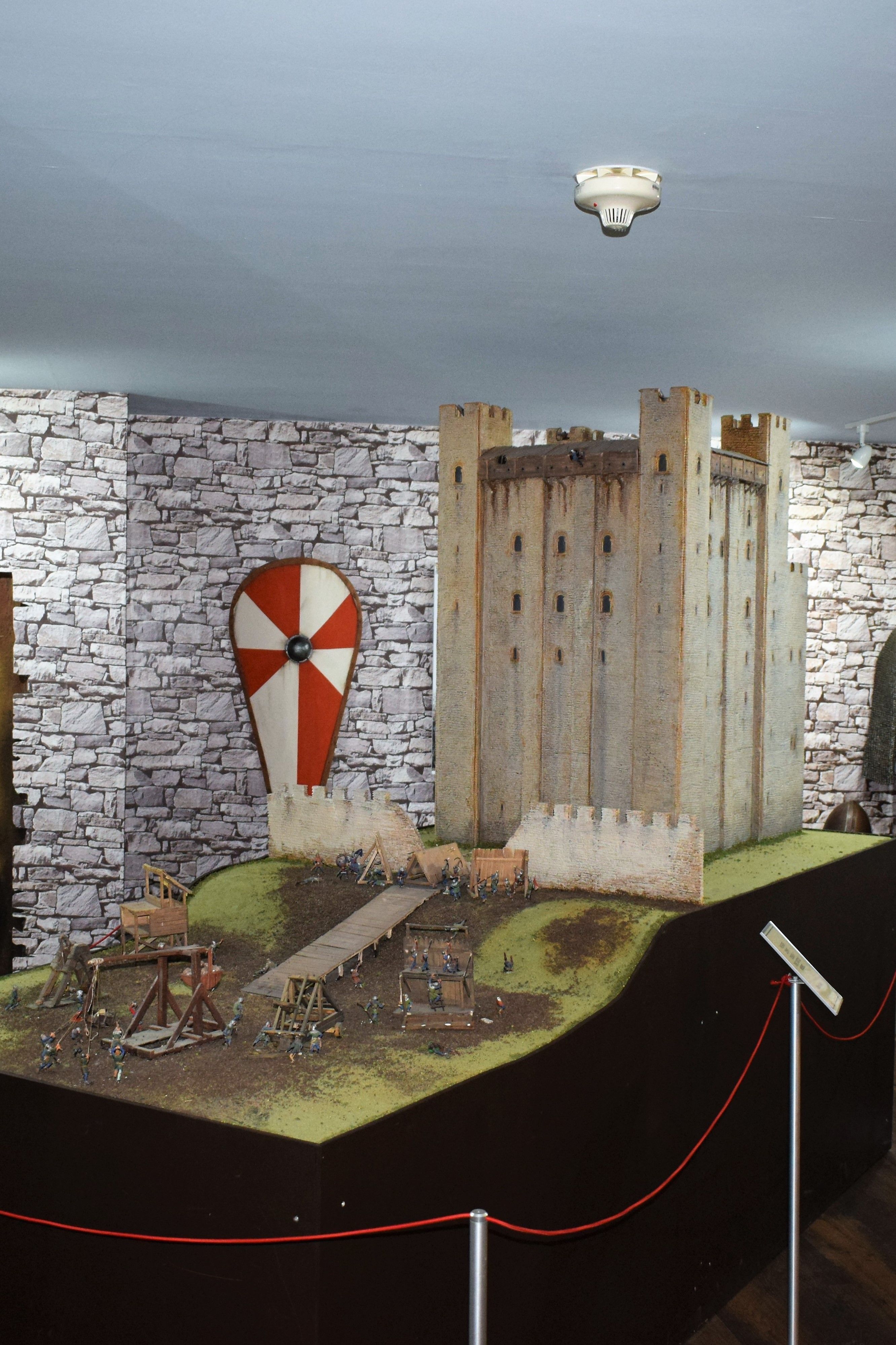 Rochester castle model, showing the seige.